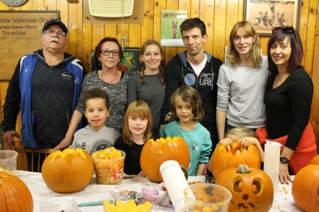 Halloween Kinderkürbisschnitzen 2019